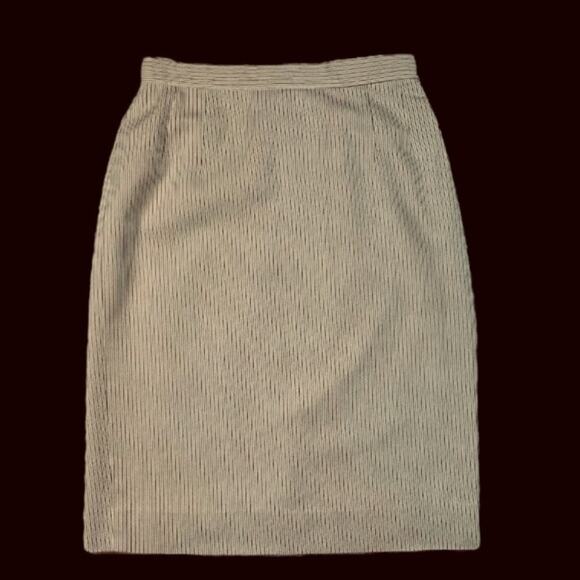 Giorgio Armani Skirt Suit in Cream/Tan | Size 2 - Picture 5 of 8